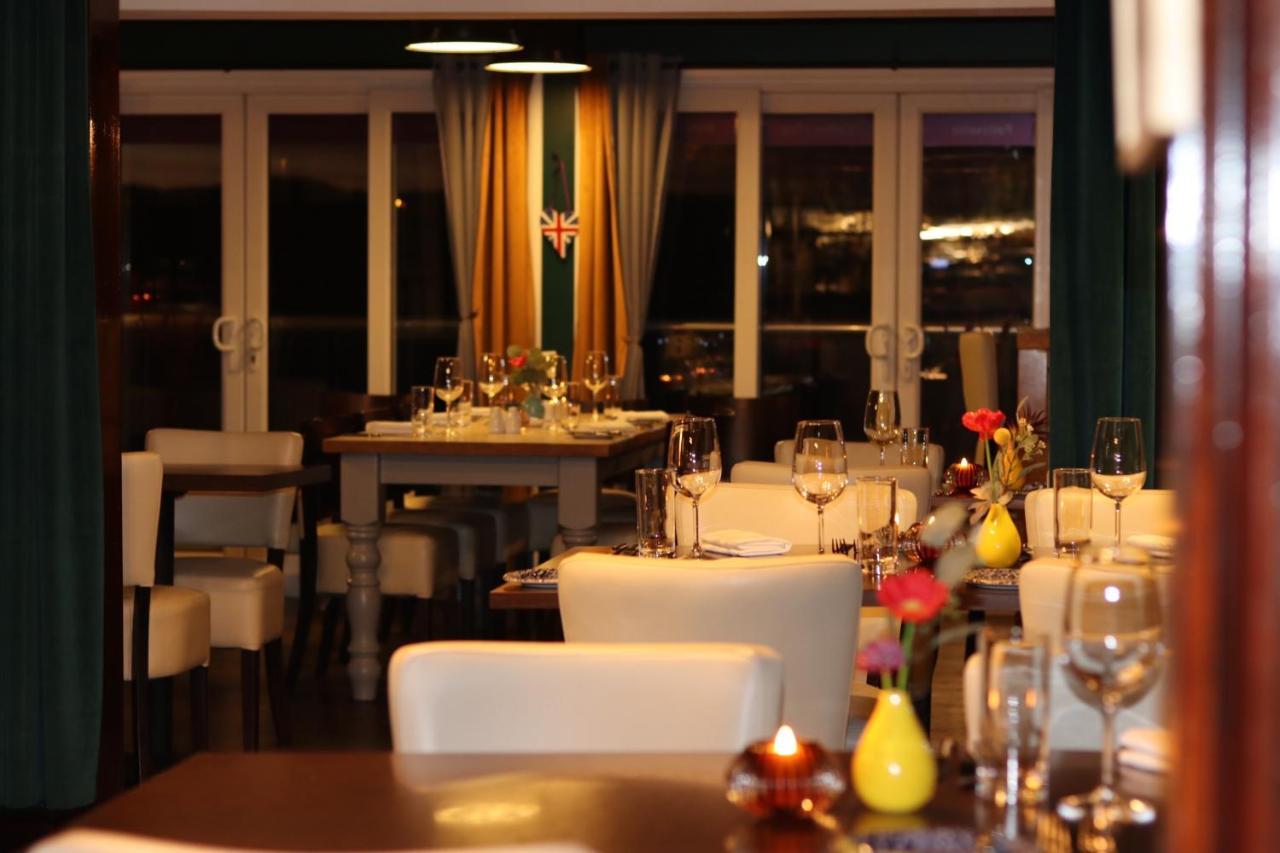 The Waterfront Boutique Hotel Стенли Екстериор снимка