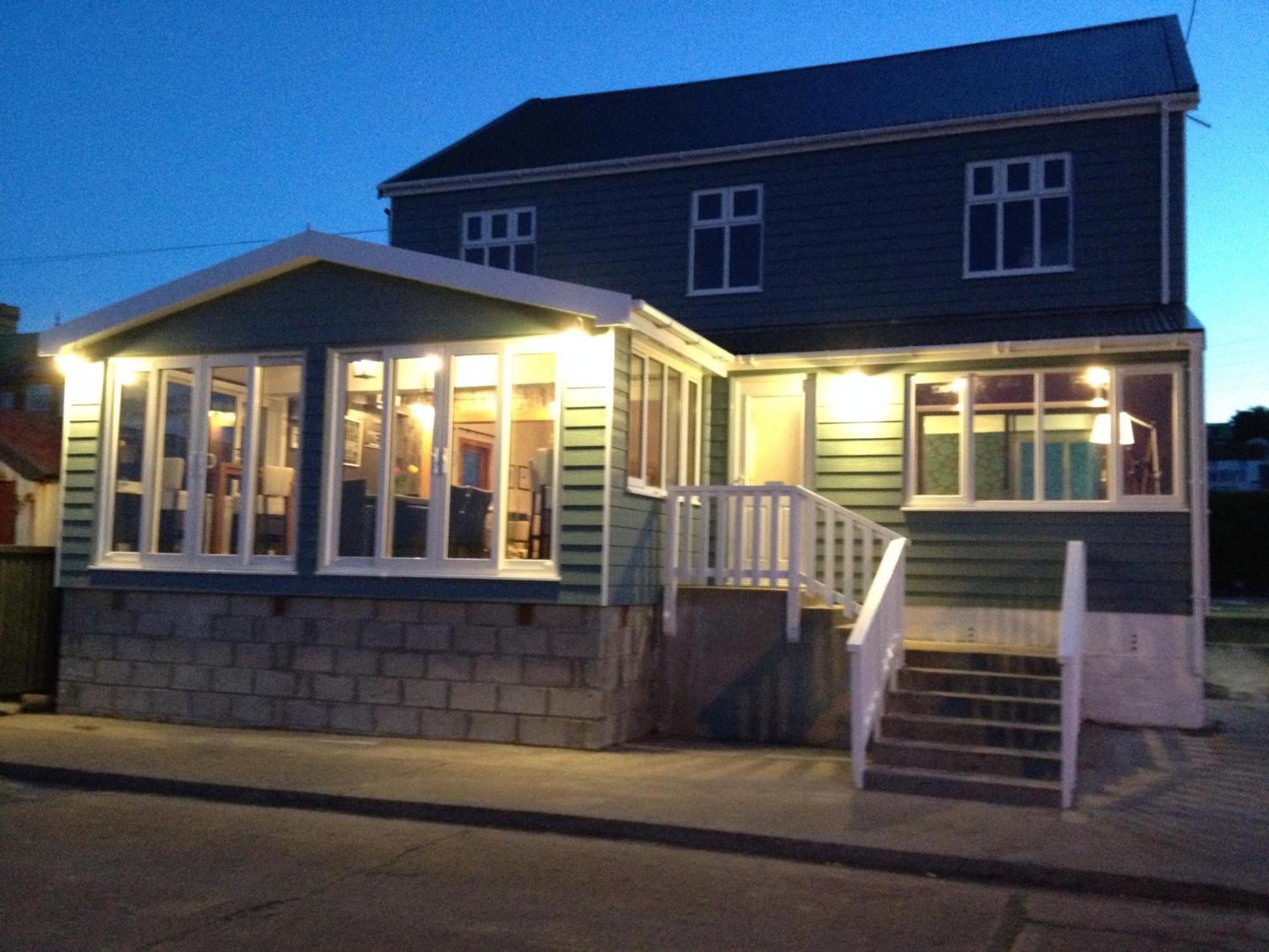 The Waterfront Boutique Hotel Стенли Екстериор снимка